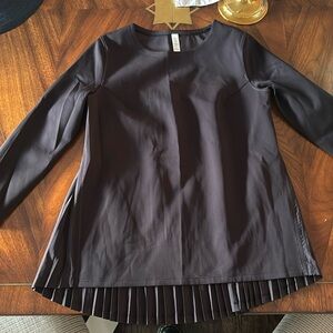 NEVER WORN, Size 6 Long Sleeve Black Lululemon Shirt, Detailed Pleats in Back.
